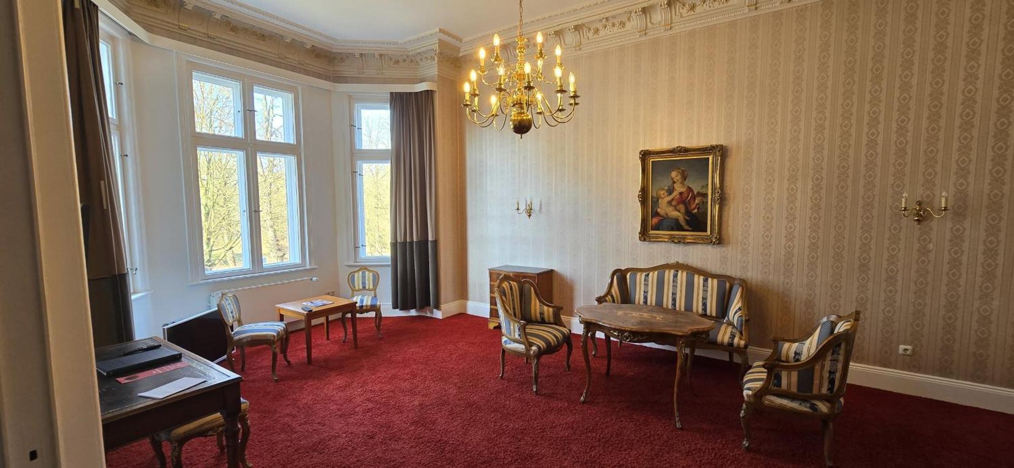 Kaiserhof Deluxe Hotel 3*
